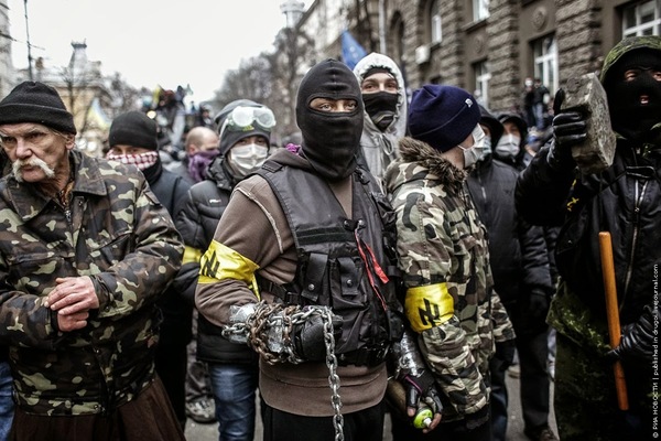 Stiahni si Dokument Masky revoluce (Ukraine. Les Masques De La Revolution) 2016 LQ