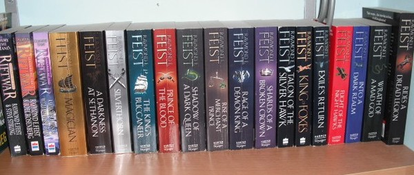 Stiahni si Knihy a Časopisy Raymond Elias Feist - Komletni sagy- podle Chronologie (CZ)