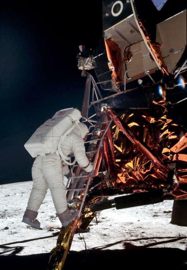 Stiahni si Dokument Zapomenuti hrdinove Apolla / Mission Control: The Unsung Heroes of Apollo (2017)(CZ)[TvRip] = CSFD 85%