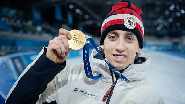 Stiahni si Sport Metoděj Jílek Zlatá Jízda 10.000m  Olympia 2026 Milano Cortina 13.2 (2026)[1080p][WEB-DL]