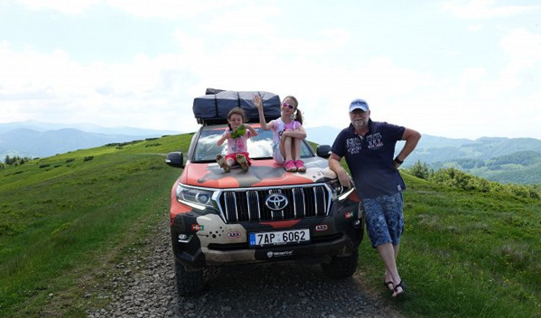 Stiahni si Dokument Fotr na tripu E03 (2021)(CZ)[720p] = CSFD 65%