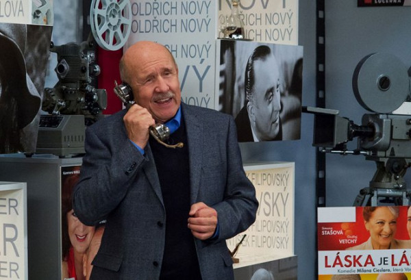 Stiahni si TV Pořad Komici na jedničku - Miloslav Šimek a Jiří Grossmann [2012] = CSFD 73%