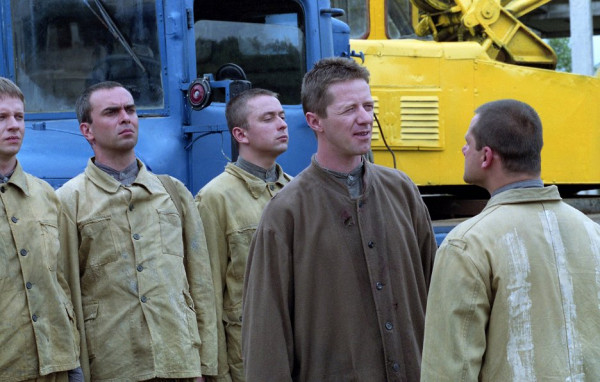 Stiahni si Filmy CZ/SK dabing Uniforma (2001) [720p] ČSFD 65%