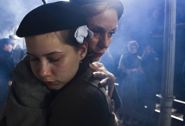 Stiahni si Filmy CZ/SK dabing Poslední cyklista  1-2 část (2014)(CZ)[TvRip] = CSFD 67%