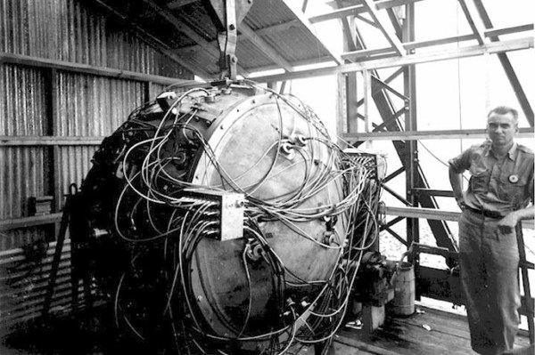 Stiahni si Dokument Tajný závod o atomovou bombu / Bombe atomique: secrets d'un compte a rebours (2016)(CZ)[1080p][TvRip] = CSFD 82%