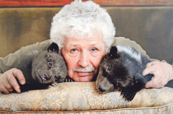 Stiahni si Dokument Medvědí bratři Václava Chaloupka / Bärenkinder (2014)(CZ)[1080p][WEB-DL] = CSFD 84%