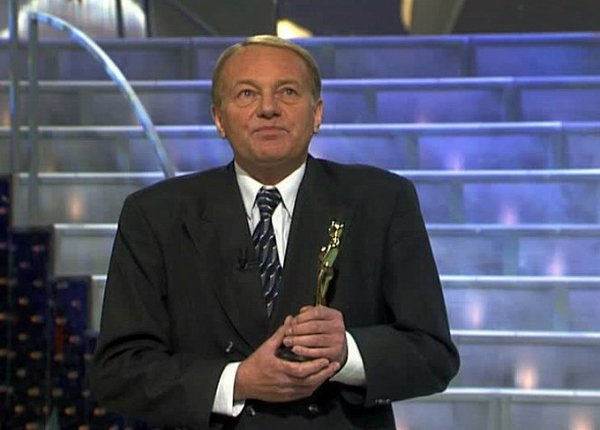 Stiahni si TV Pořad Slavné parodie (2009)(CZ)[720p][WebRip] = CSFD 52%