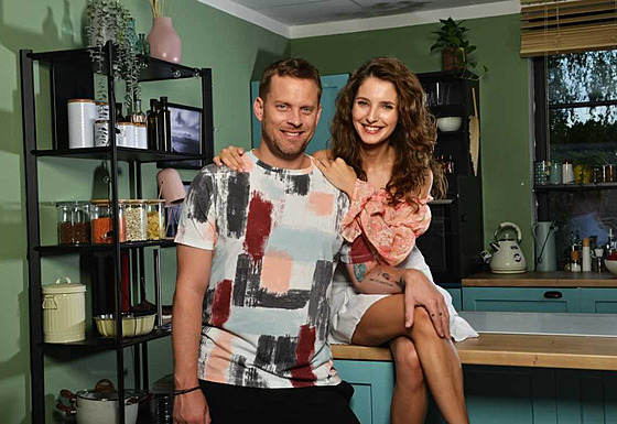 Stiahni si Seriál  Jakub a Sara S01E11 (CZ)[WEB-DL][1080p] = CSFD 27%