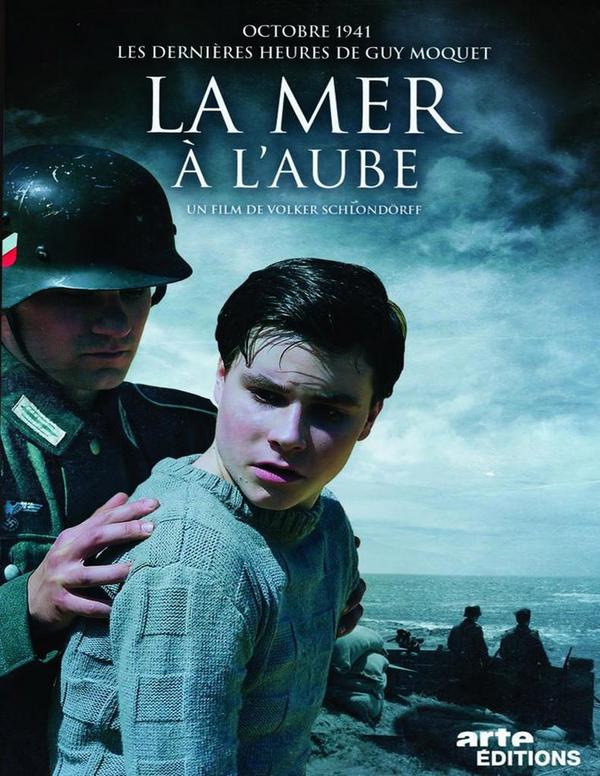 Stiahni si Filmy s titulkama Ticho na mori / La Mer à l'aube (2011)(FR)(SKtit)[TvRip] = CSFD 63%