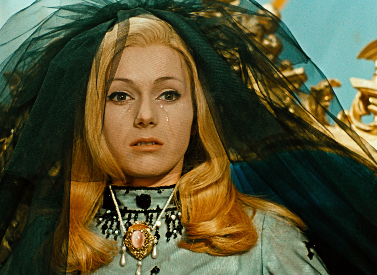 Stiahni si Filmy CZ/SK dabing Šíleně smutná princezna - 1080p (1968) = CSFD 83%