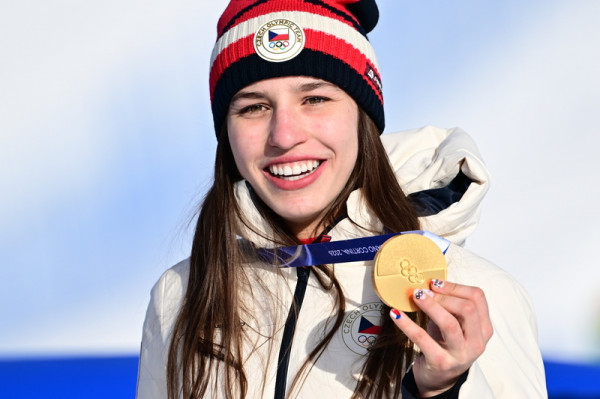 Stiahni si Sport ZLATÁ jízda Maděrové v paralelním obřím slalomu | Milán Cortina (2026)(CZ)[WEB-DL]