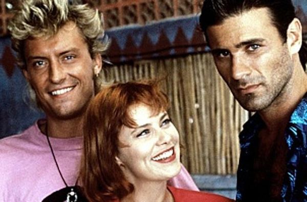 Stiahni si Seriál Vrazedne Pobrezi / Tropical Heat (1.-3. serie) (CZ dab)(TVrip)(1991–1993) = CSFD 62%