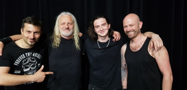 Stiahni si Hudba MERLIN - Incoming (Promo CD) (2004)