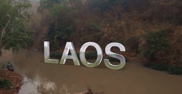 Stiahni si Dokument Svet z ptaci perspektivy II: Laos, zeme milionu slonu (2016)(CZ)[WebRip][1080pLQ] = CSFD 73%