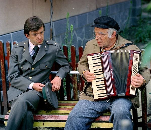 Stiahni si Seriál Ve znameni Merkura (5-dielny,r.1978,1080p) = CSFD 57%