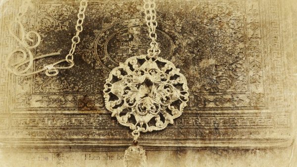 Stiahni si Mluvené slovo Vera Kalabova - Kdo trha ocuny (1992)(CZ)