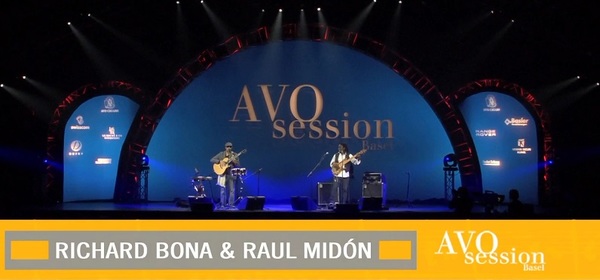 Stiahni si Hudební videa Richard Bona & Raul Midon (2012)(EN)[WebRip][720pLQ]