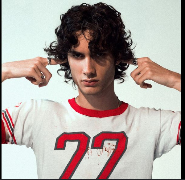 Stiahni si Hudba Sombr - I Barely Know her (2025)