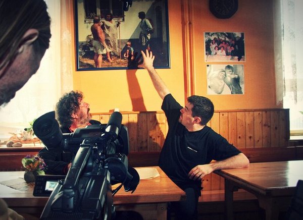 Stiahni si Dokument Slunce,seno,vesnice (2008)(CZ) = CSFD 71%