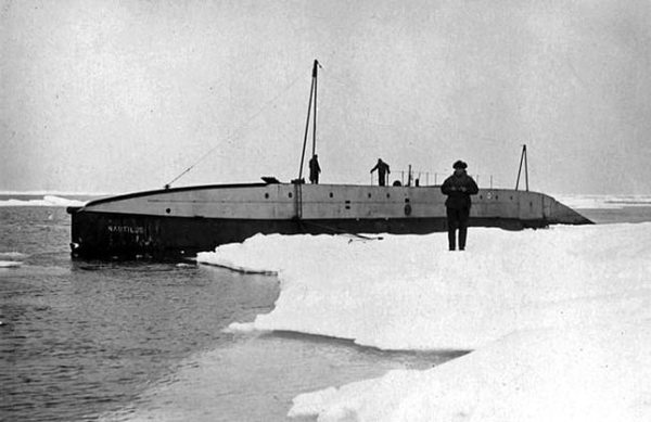 Stiahni si Dokument S ponorkou do Arktidy  / Mit dem U-Boot in die Arktis? - Sir Huberts Reise zum Nordpol  (2011)(CZ)[TvRip]