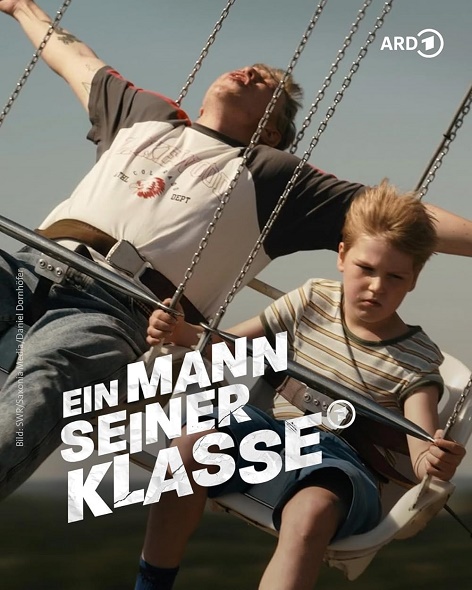 Stiahni si Filmy CZ/SK dabing Muž své třídy / Ein Mann seiner Klasse (2022)(CZ/DE)[WEB-DL][1080p] = CSFD 76%