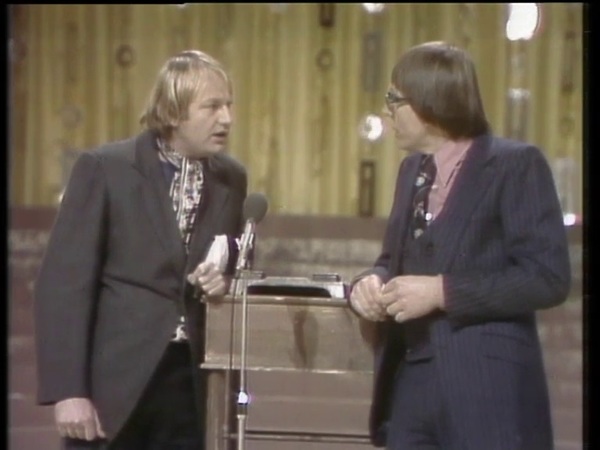 Stiahni si TV Pořad Zlate silvestry Vladimira Mensika (1979 cast 2) = CSFD 83%