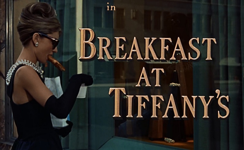 Stiahni si HD Filmy Snidane u Tiffanyho / Breakfast at Tiffany's (1961)(CZ/EN)[TvRip][HEVC][1080pLQ] = CSFD 82%