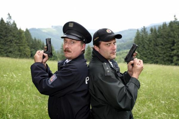 Stiahni si Seriál     Strazmistr Topinka 1.serie (2019)(CZ)[TvRip] = CSFD 48%