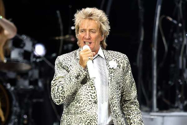 Stiahni si Hudební videa Rod Stewart - Live Glastonbury (2025)[1080i]