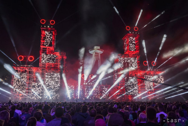 Stiahni si Hudební videa Jean Michell Jarre Bridge from the Future Bratislava 2024