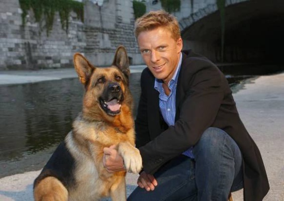 Stiahni si Seriál Navrat Komisare Rexe S01