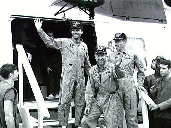 Stiahni si Dokument Apollo 13: Neznama fakta / Apollo 13: The Inside Story (2006)(CZ)[TvRip] = CSFD 84%