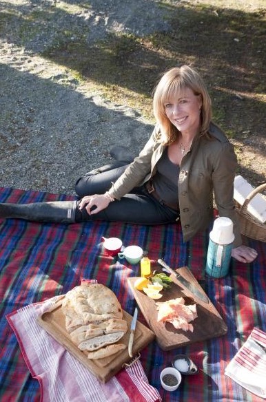 Stiahni si TV Pořad Annabel Langbein U me na zahradce / Annabel Langbein Free Range Cook 3.serie (CZ)(2014)[TvRip]