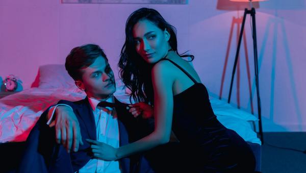 Stiahni si xXx hry (18+) Out of Control Escort Addicts