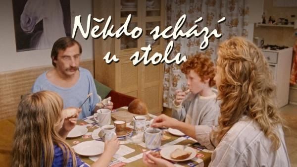 Stiahni si Filmy CZ/SK dabing Někdo schází u stolu (1989)(CZ)[WEB-DL][1080p] = CSFD 51%