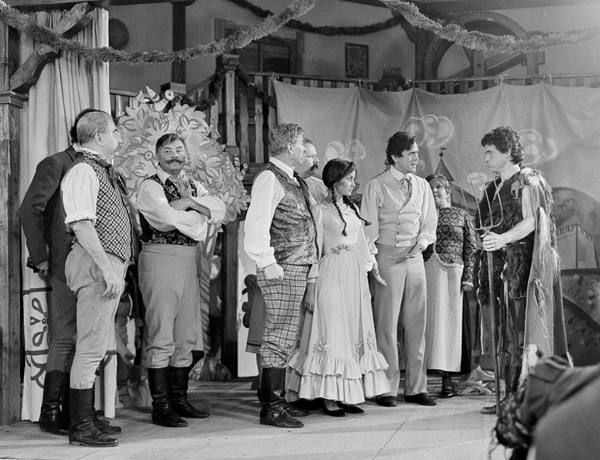 Stiahni si Filmy CZ/SK dabing Cert na zemi (1975)(CZ)[TvRip] = CSFD 63%