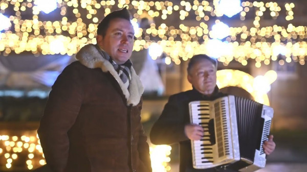 Stiahni si Hudební videa DUO JAMAHA - PRE TÝCH PÁR CHVÍĽ (Soleado) (2025)(SK)[1080p][WEB-DL]