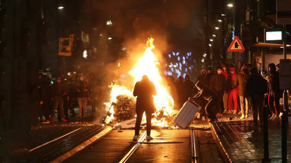 Stiahni si Ostatní Smutný Silvester 2025 (Nemecko)(SK titulky)