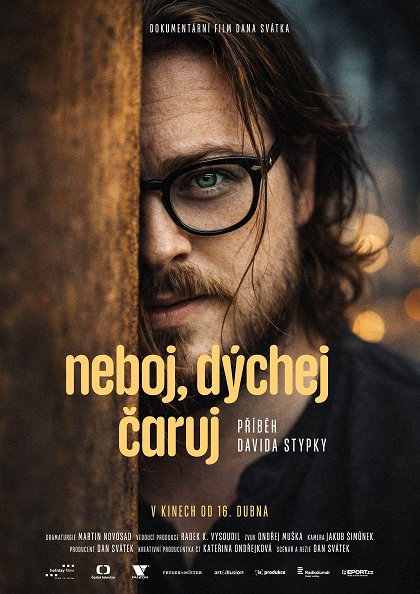Stiahni si Dokument  Neboj, dýchej, čaruj (2026)(CZ)[WEB-DL][1080p] = CSFD 86%