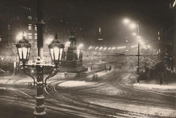 Stiahni si Filmy CZ/SK dabing Praha v zári svetel (1928) = CSFD 66%