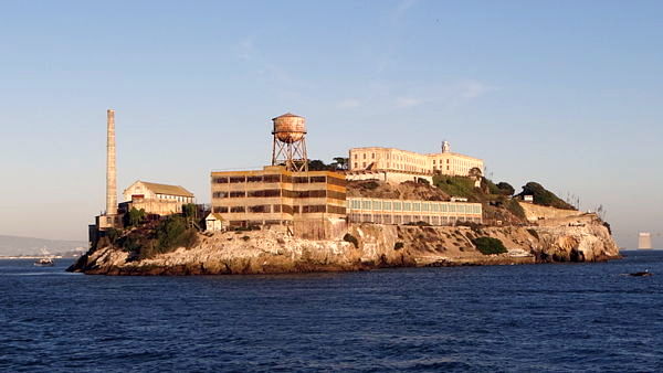 Stiahni si Dokument Zraloci u Alcatrazu / Sharkatraz (2016)(CZ)[TvRip]