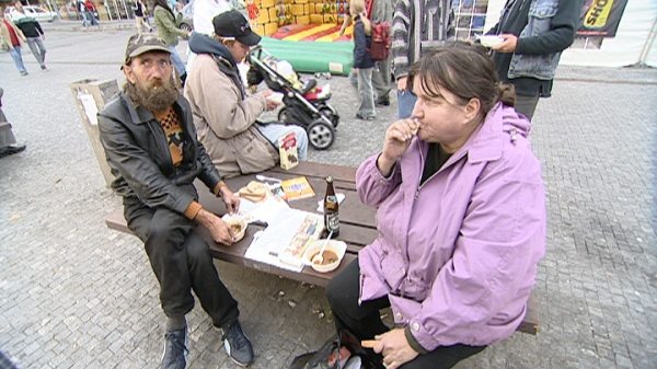 Stiahni si Dokument U stánků na levnou krásu (2006)(CZ)[720p][WebRip] = CSFD 44%