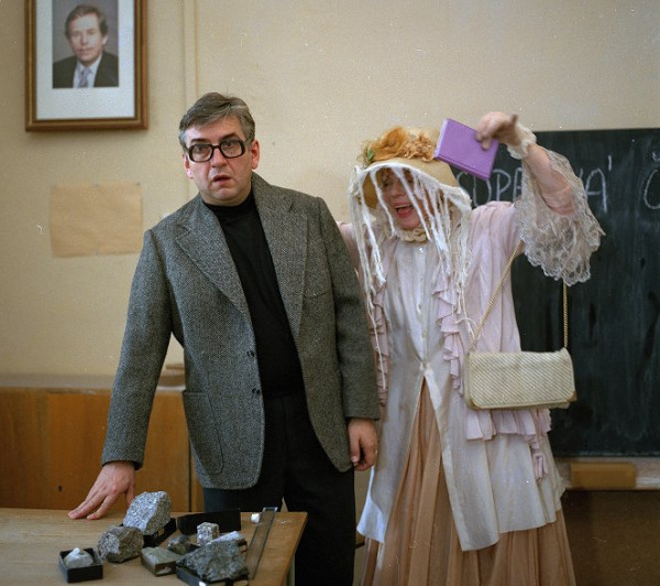 Stiahni si Filmy CZ/SK dabing Róza, strážné strašidlo  (1994)(CZ)[720p][TVRip] = CSFD 50%