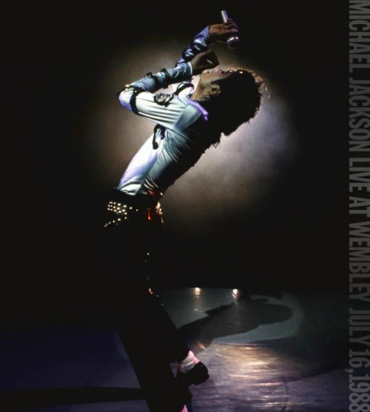 Stiahni si Hudební videa Michael Jackson - Live At Wembley 1988