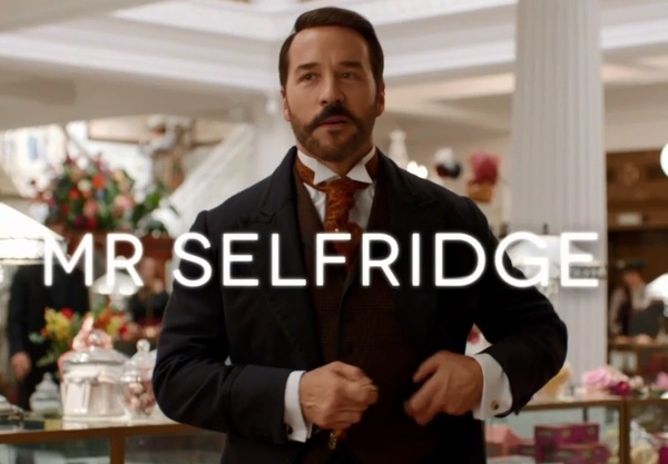 Stiahni si Seriál Pan Selfridge / Mr Selfridge 2.serie (2014)(CZ)[WebRip][720pLQ] = CSFD 79%